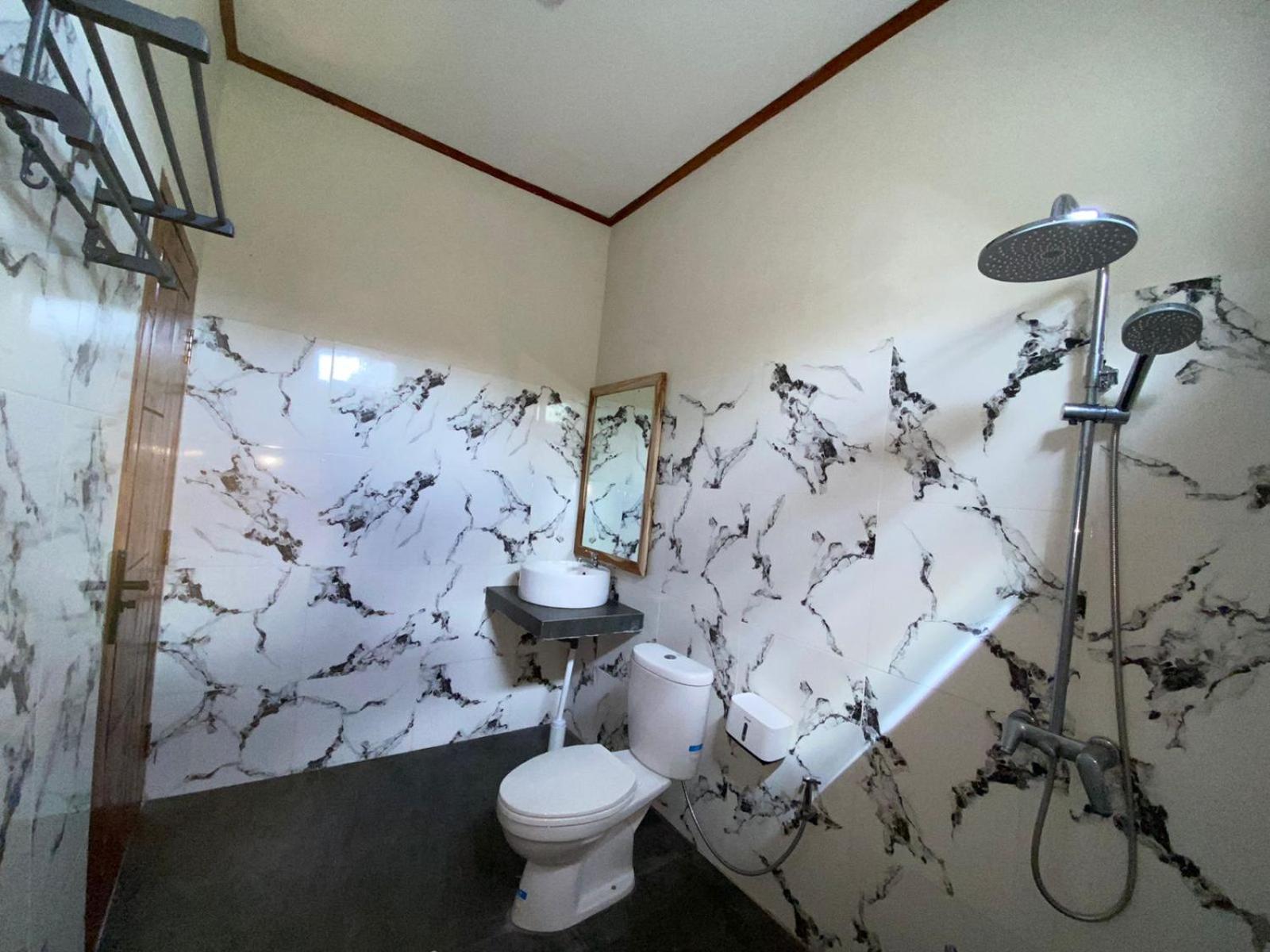 Mandalika Homestay Kuta  Exteriör bild